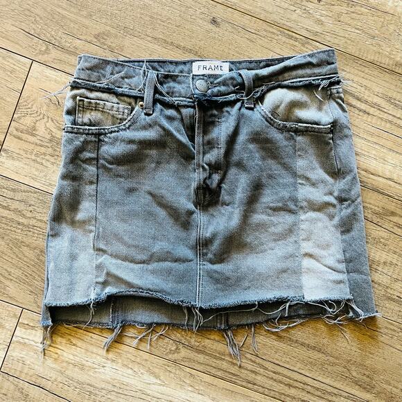 $345 FRAME DENIM Nouveau Le Mix Mini Skirt in Ash Mix Distressed Size 25 - Picture 3 of 6